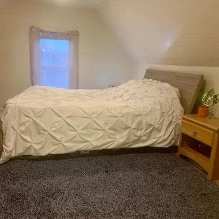 Entire 1 Bedroom Top Floor Rental Unit With Patio Chicago Exterior photo