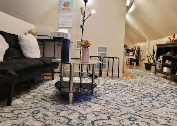Entire 1 Bedroom Top Floor Rental Unit With Patio