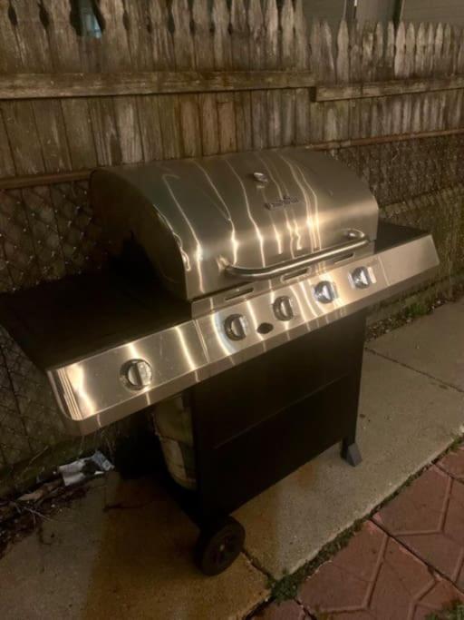Entire 1 Bedroom Floor Unit With Patio *