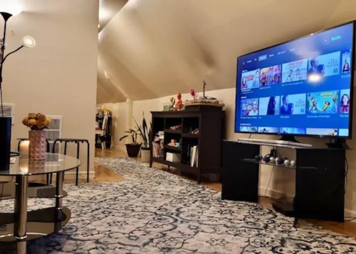 Entire 1 Bedroom Top Floor Rental Unit With Patio