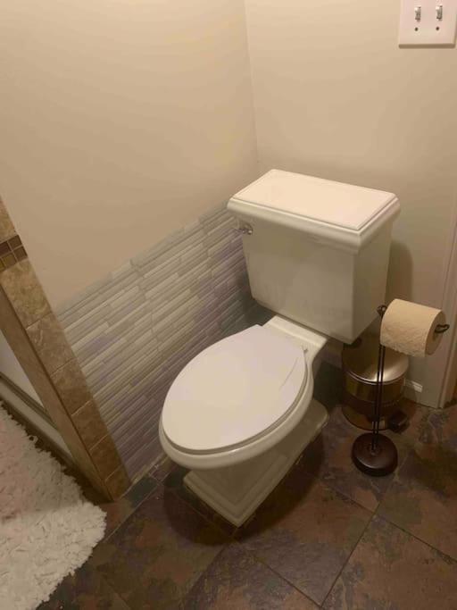 Apartment Entire 1 Bedroom Floor Unit With Patio Chicago