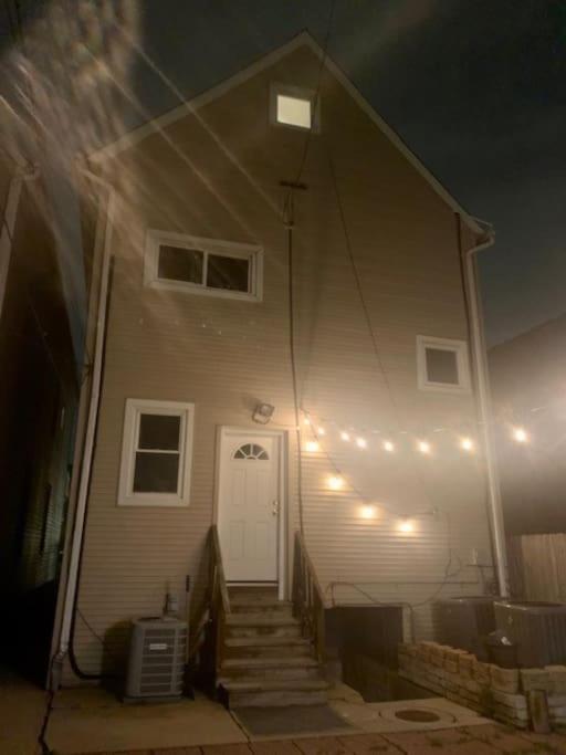 Entire 1 Bedroom Floor Unit With Patio Chicago