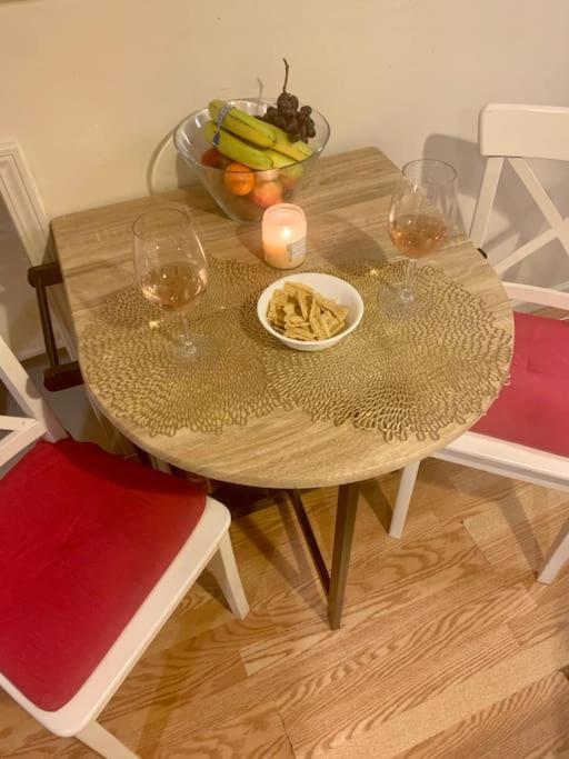 Entire 1 Bedroom Floor Unit With Patio Apartment